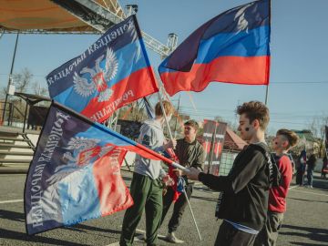 ДОНБАСС — НЕПОБЕДИМЫЙ!. Была страна любимою