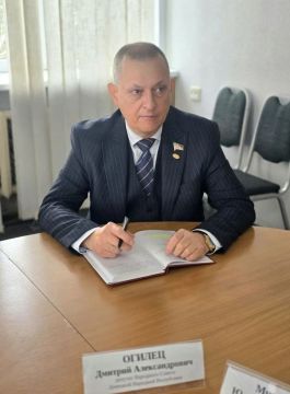 Дмитрий Огилец: Сегодня принял участие в еженедельном аппаратном совещании на своём округе Харцызск, с участием руководителей всех структурных подразделений городского округа