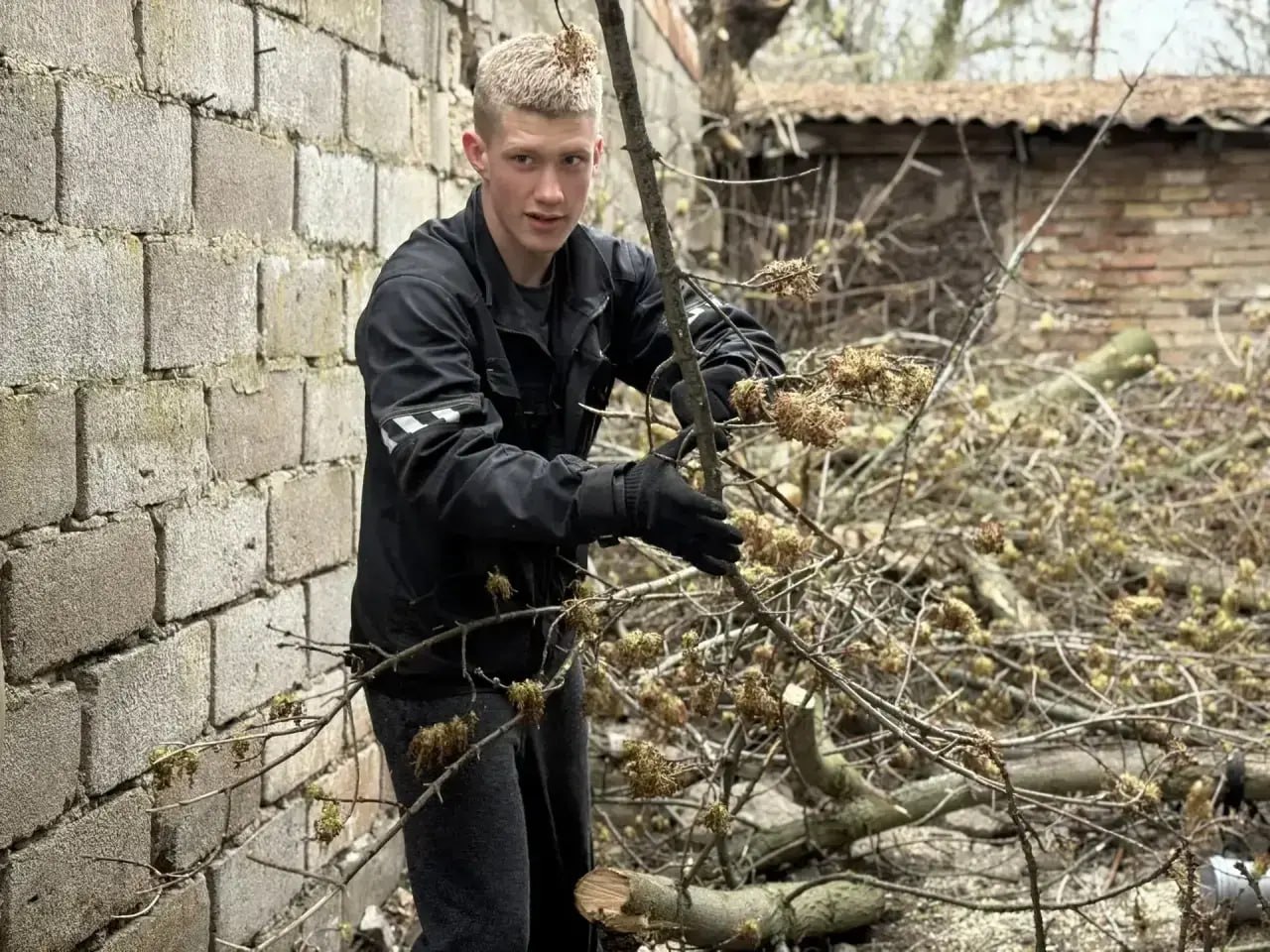 Волонтеры Свердловской области благоустроили территорию храма в Тельманово Волонтеры Свердловской области благоустроили территорию храма в Тельманово