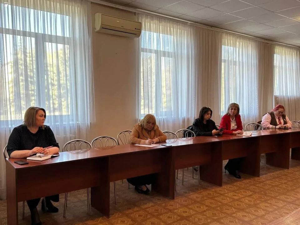 Докучаевск готовится к голосованию за комфортную городскую среду: школьники-волонтеры помогут выбрать будущее округа Докучаевск готовится к голосованию за комфортную городскую среду: школьники-волонтеры помогут выбрать будущее округа