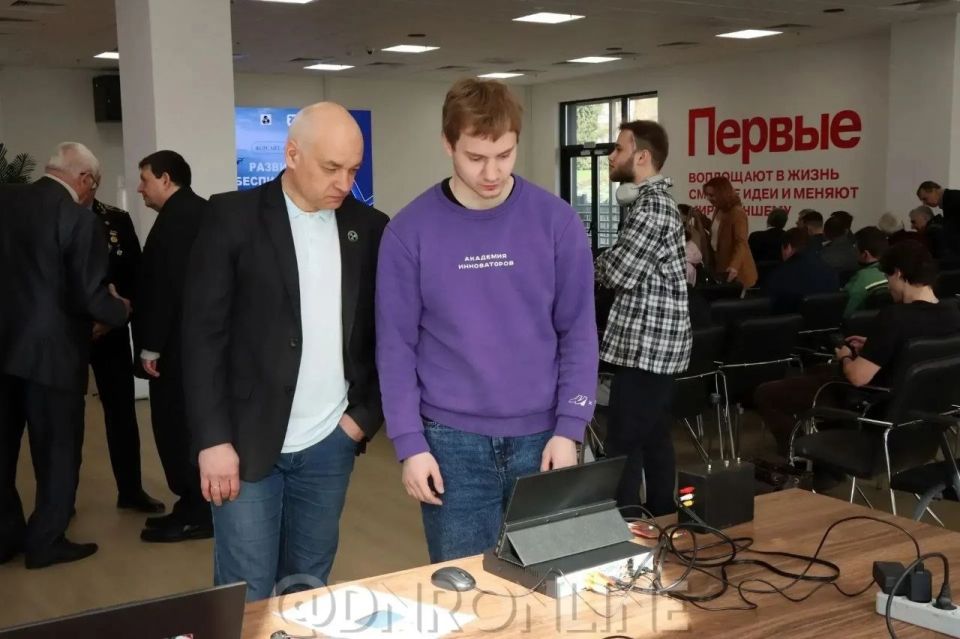 Российское общество «Знание» совместно с Комитетом по науке и технологиям ДНР и Научно-исследовательским и проектно-конструкторским институтом по автоматизации горных машин «Автоматгормаш имени В.А. Антипова» провели... Российское общество «Знание» совместно с Комитетом по науке и технологиям ДНР и Научно-исследовательским и проектно-конструкторским институтом по автоматизации горных машин «Автоматгормаш имени В.А. Антипова» провели...