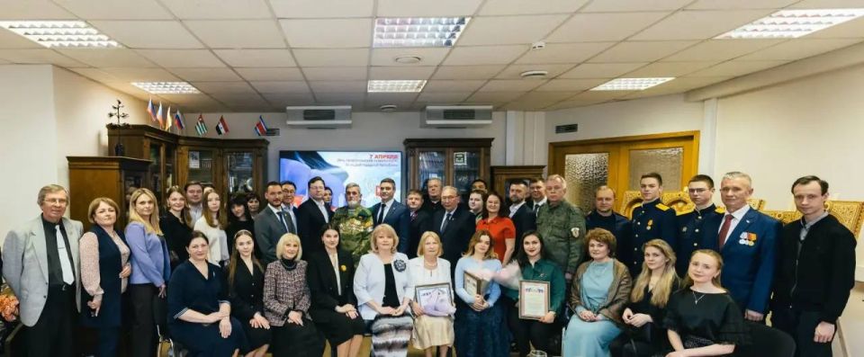 В Представительстве ДНР в Москве открылась уникальная выставка икон художницы Ольги Кириной В Представительстве ДНР в Москве открылась уникальная выставка икон художницы Ольги Кириной