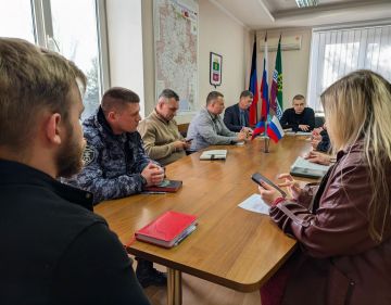 7 апреля врип главы муниципального образования Старобешевский муниципальный округ Алексей Черкашин провел встречу с руководителями силовых структур округа