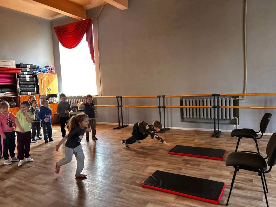 В рамках празднования Всемирного дня здоровья в МБУ "Городской дворец культуры им. В.Г. Кирсановой" прошла спортивно - игровая программа "Веселые старты" В рамках празднования Всемирного дня здоровья в МБУ "Городской дворец культуры им. В.Г. Кирсановой" прошла спортивно - игровая программа "Веселые старты"