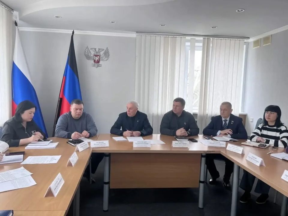 Евгений Поплавский: Провел еженедельное аппаратное совещание с руководителями ведомств и представителями силовых структур