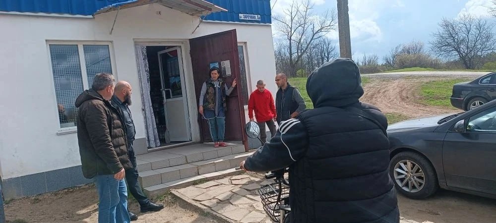 Заместитель главы администрации Амвросиевского муниципального округа Виталий Щуров провел встречу с жителями пос Нижнекрынское