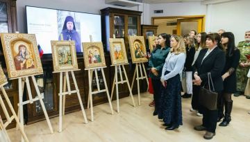 В Представительстве ДНР в Москве открылась уникальная выставка икон художницы Ольги Кириной