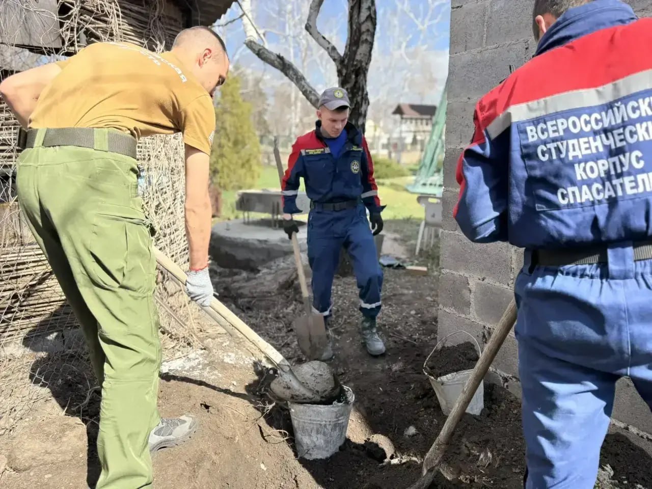 Волонтеры Свердловской области благоустроили территорию храма в Тельманово Волонтеры Свердловской области благоустроили территорию храма в Тельманово