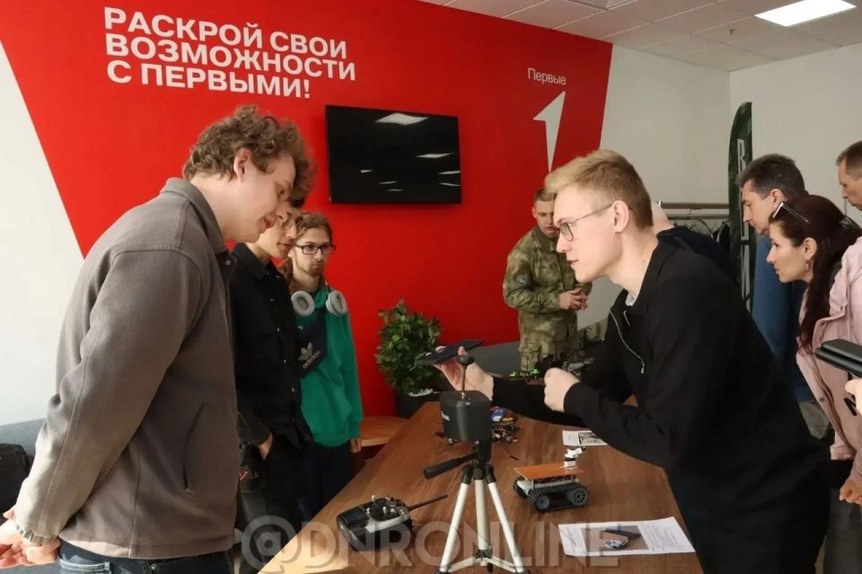 Российское общество «Знание» совместно с Комитетом по науке и технологиям ДНР и Научно-исследовательским и проектно-конструкторским институтом по автоматизации горных машин «Автоматгормаш имени В.А. Антипова» провели... Российское общество «Знание» совместно с Комитетом по науке и технологиям ДНР и Научно-исследовательским и проектно-конструкторским институтом по автоматизации горных машин «Автоматгормаш имени В.А. Антипова» провели...