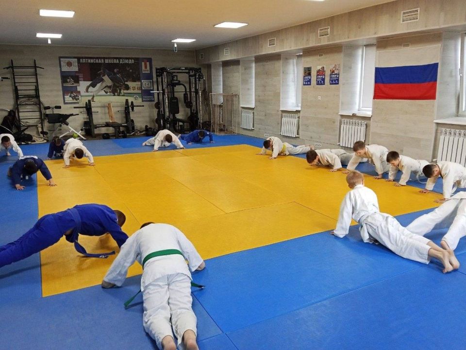 Заряжаемся на победу! «Единая Россия» — за здоровое поколение Заряжаемся на победу! «Единая Россия» — за здоровое поколение