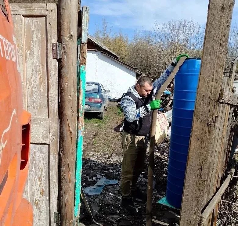 В Кировском внутригородском районе при поддержке региона-шефа Московская область продолжается подвоз воды для жителей домов, в которые в установленный графиком день не поступила вода В Кировском внутригородском районе при поддержке региона-шефа Московская область продолжается подвоз воды для жителей домов, в которые в установленный графиком день не поступила вода