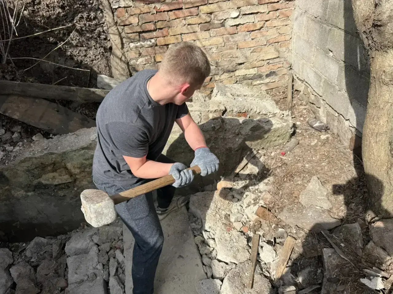 Волонтеры Свердловской области благоустроили территорию храма в Тельманово Волонтеры Свердловской области благоустроили территорию храма в Тельманово