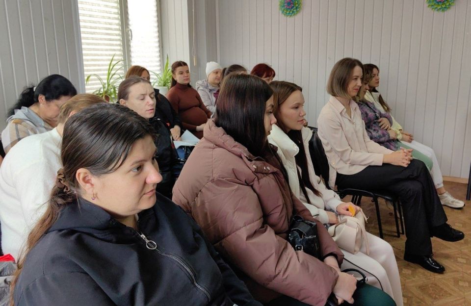 В рамках празднования Всероссийского дня беременных в городе Тельманово на базе Филиала №28 ГКУ ДНР «Республиканский центр по предоставлению мер социальной поддержки» Тельмановского городского округа состоялась торжественная... В рамках празднования Всероссийского дня беременных в городе Тельманово на базе Филиала №28 ГКУ ДНР «Республиканский центр по предоставлению мер социальной поддержки» Тельмановского городского округа состоялась торжественная...