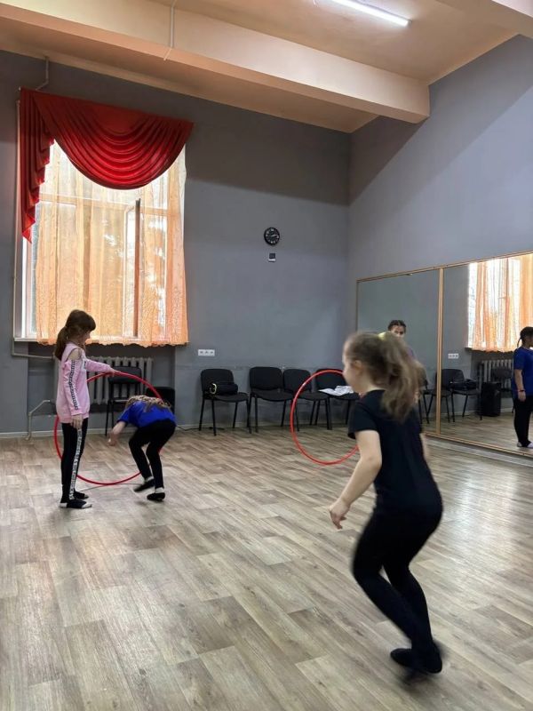 В рамках празднования Всемирного дня здоровья в МБУ "Городской дворец культуры им. В.Г. Кирсановой" прошла спортивно - игровая программа "Веселые старты" В рамках празднования Всемирного дня здоровья в МБУ "Городской дворец культуры им. В.Г. Кирсановой" прошла спортивно - игровая программа "Веселые старты"