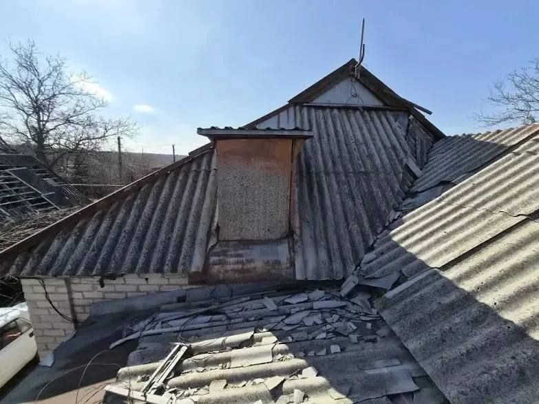 Александр Пеняев: В Авдеевке завершён ремонт кровли частного дома, пострадавшего в ходе боевых действий Александр Пеняев: В Авдеевке завершён ремонт кровли частного дома, пострадавшего в ходе боевых действий