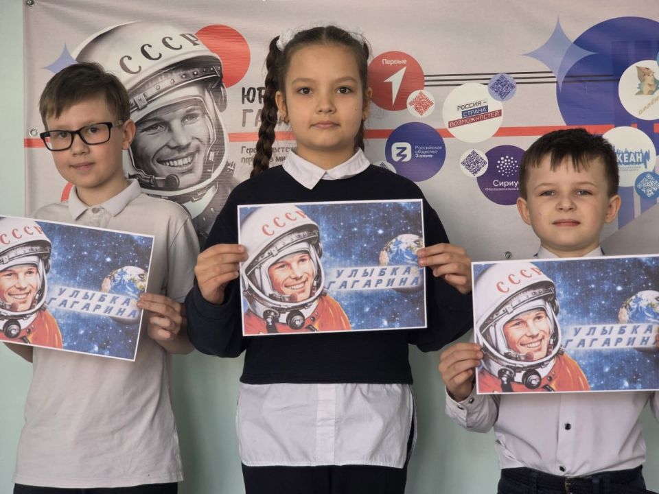 «Поехали!» с улыбкой. Обучающиеся ГБОУ "Школа №2 г.о. Дебальцево" присоединились к Всероссийской акции «Улыбка Гагарина» «Поехали!» с улыбкой. Обучающиеся ГБОУ "Школа №2 г.о. Дебальцево" присоединились к Всероссийской акции «Улыбка Гагарина»