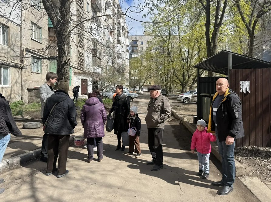 Руководитель Управы Центрально-Городского района Алексей Еськов провел встречу по адресу: ул. Руднева,1 Руководитель Управы Центрально-Городского района Алексей Еськов провел встречу по адресу: ул. Руднева,1