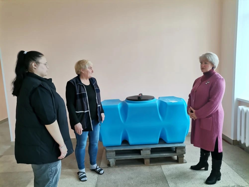 Депутат Дебальцевского городского совета от партии «Единая Россия» Светлана Кашу провела рабочую встречу с трудовым коллективом Учебно-воспитательного комплекса (УВК) города Светлодарска