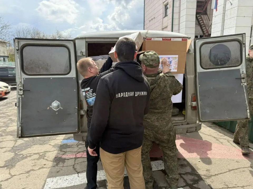 Александр Шатов: В Шахтерске активисты Единой России поздравили военнослужащих с наступающей Пасхой Александр Шатов: В Шахтерске активисты Единой России поздравили военнослужащих с наступающей Пасхой