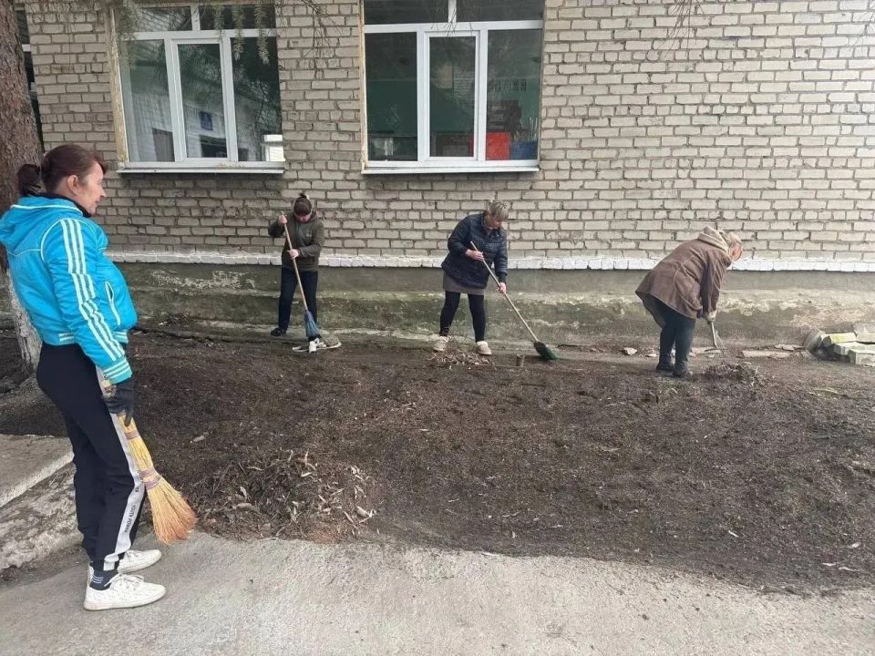 Роман Конев: В рамках партийного проекта «Единой России» «Донбасс — наш дом» под кураторством Алексея Муратова в Никитовском районе прошли мероприятия по благоустройству и санитарной очистке общественных пространств Роман Конев: В рамках партийного проекта «Единой России» «Донбасс — наш дом» под кураторством Алексея Муратова в Никитовском районе прошли мероприятия по благоустройству и санитарной очистке общественных пространств