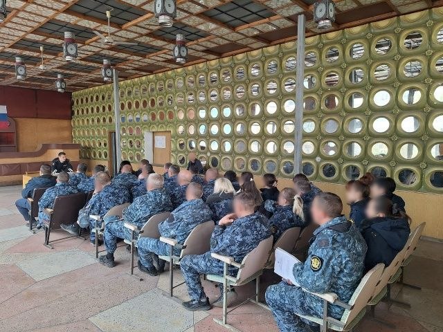 Сотрудникам ИК-12 напомнили о правилах ПДД