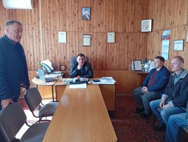 Первый заместитель главы администрации Амвросиевского муниципального округа Борис Бутко встретился с трудовым коллективом Амвросиевского лесхоза