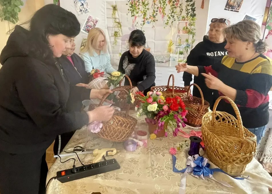 8 апреля в «Центре социального обслуживания населения Червоногвардейского района города Макеевки» для получателей социальных услуг проведён мастер - класс на тему: «Декорирование пасхальной корзинки» 8 апреля в «Центре социального обслуживания населения Червоногвардейского района города Макеевки» для получателей социальных услуг проведён мастер - класс на тему: «Декорирование пасхальной корзинки»