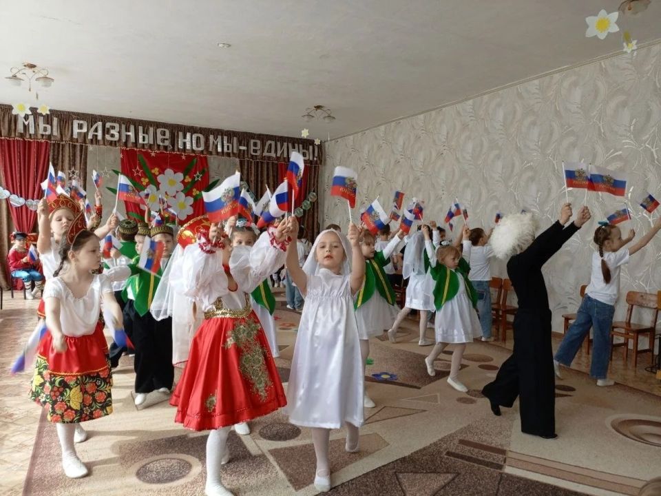 В рамках Года единства народов, а также с целью реализации проекта "Культура малой Родины" России в ГБДОУ "ДЕТСКИЙ САД № 194 Г.О. МАКЕЕВКА" ДНР состоялся Фестиваль костюмов народов России В рамках Года единства народов, а также с целью реализации проекта "Культура малой Родины" России в ГБДОУ "ДЕТСКИЙ САД № 194 Г.О. МАКЕЕВКА" ДНР состоялся Фестиваль костюмов народов России