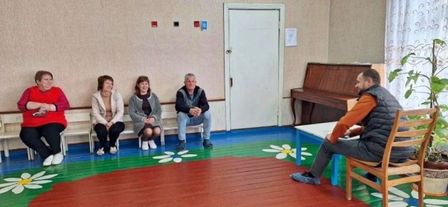 Начальник Амвросиевского территориального отдела Сергей Прищенко провёл встречу с сотрудниками детского сада в с. Елизавето-Николаевка