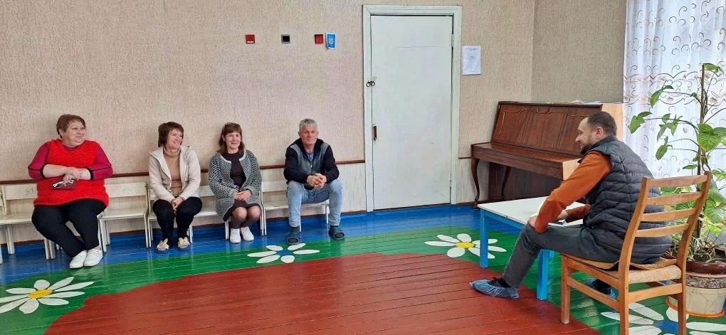 Начальник Амвросиевского территориального отдела Сергей Прищенко провёл встречу с сотрудниками детского сада в с. Елизавето-Николаевка