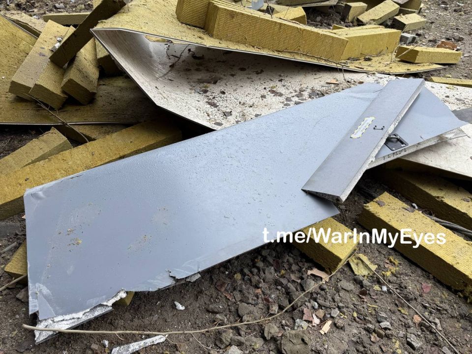 Последствия падения обломков сбитого БПЛА в Буденовском районе Донецка Последствия падения обломков сбитого БПЛА в Буденовском районе Донецка