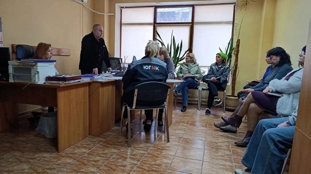 Сегодня, 9 апреля, депутат Макеевского городского совета Александр Морозов провел встречу с трудовым коллективом филиала № 4 «Макеевкокс» ООО «Южный горно-металлургический комплекс Донецк» Сегодня, 9 апреля, депутат Макеевского городского совета Александр Морозов провел встречу с трудовым коллективом филиала № 4 «Макеевкокс» ООО «Южный горно-металлургический комплекс Донецк»