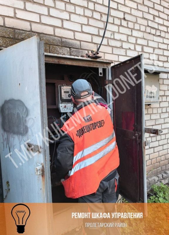 Работники предприятия «Донецкгорсвет» во всех районах города продолжают выполнять техническое обслуживание сетей наружного освещения и оборудования Работники предприятия «Донецкгорсвет» во всех районах города продолжают выполнять техническое обслуживание сетей наружного освещения и оборудования