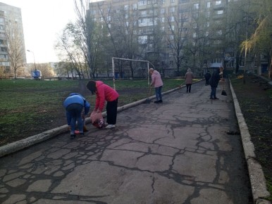 Сегодня, 9 апреля 2026 года, в рамках проекта «Городская среда», реализуемого Единой Россией , жители Кировского района приняли участие в традиционной экологической акции «Чистый четверг»