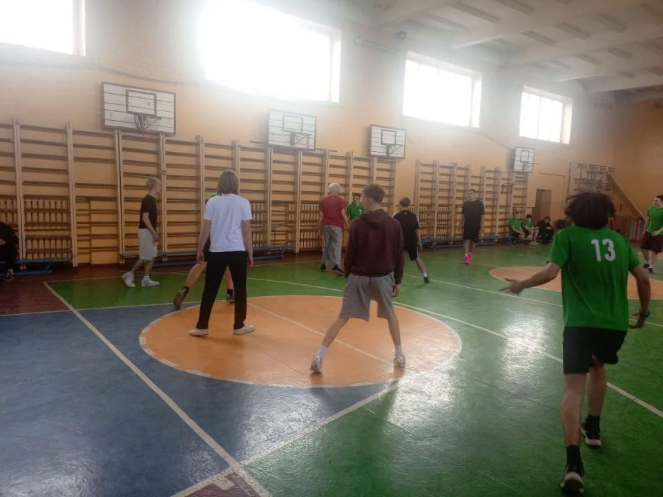 В Ждановке прошли соревнования по баскетболу В Ждановке прошли соревнования по баскетболу