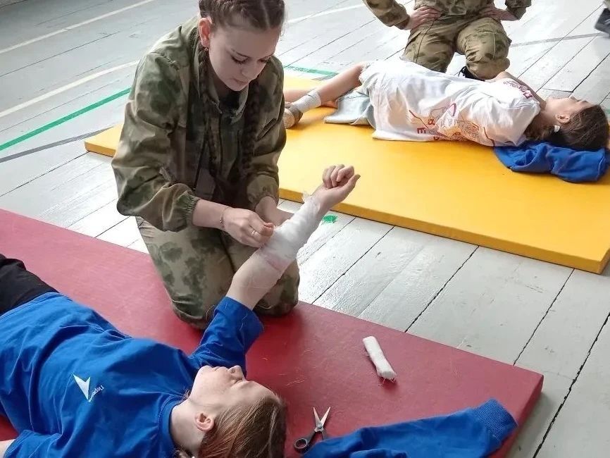 Александр Шатов: В Шахтерске провели муниципальный этап военнопатриотической игры «Зарница 2.0» Александр Шатов: В Шахтерске провели муниципальный этап военнопатриотической игры «Зарница 2.0»
