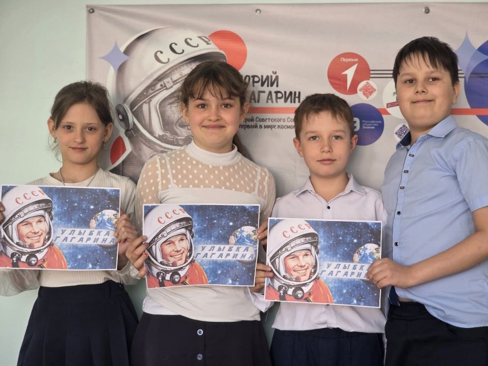 «Поехали!» с улыбкой. Обучающиеся ГБОУ "Школа №2 г.о. Дебальцево" присоединились к Всероссийской акции «Улыбка Гагарина» «Поехали!» с улыбкой. Обучающиеся ГБОУ "Школа №2 г.о. Дебальцево" присоединились к Всероссийской акции «Улыбка Гагарина»