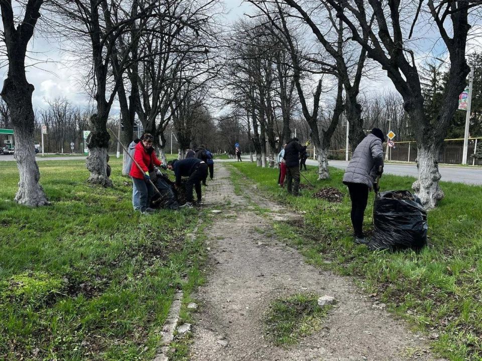 Очередной субботник проведён в Волновахе в рамках двухмесячника Очередной субботник проведён в Волновахе в рамках двухмесячника