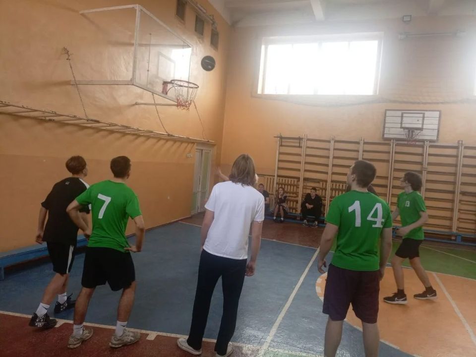 В Ждановке прошли соревнования по баскетболу В Ждановке прошли соревнования по баскетболу