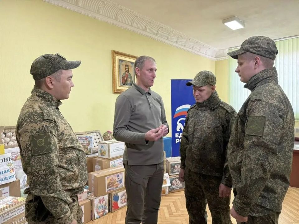 Александр Шатов: В Шахтерске активисты Единой России поздравили военнослужащих с наступающей Пасхой Александр Шатов: В Шахтерске активисты Единой России поздравили военнослужащих с наступающей Пасхой