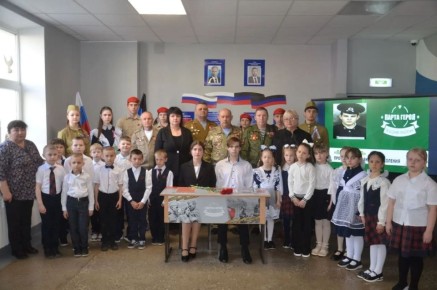 В Снежном открыли «Парту Героя» имени Виктора Михайлец