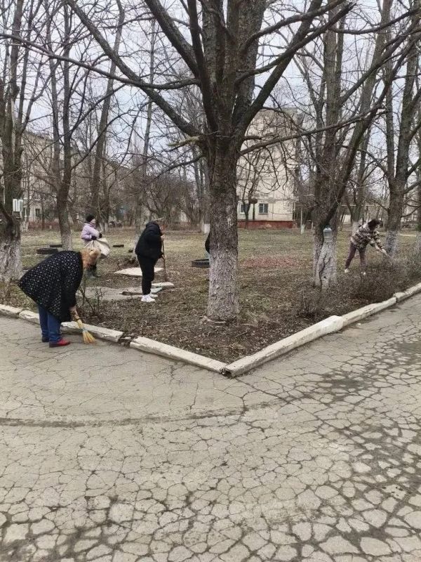 Роман Конев: В рамках партийного проекта «Единой России» «Донбасс — наш дом» под кураторством Алексея Муратова в Никитовском районе прошли мероприятия по благоустройству и санитарной очистке общественных пространств Роман Конев: В рамках партийного проекта «Единой России» «Донбасс — наш дом» под кураторством Алексея Муратова в Никитовском районе прошли мероприятия по благоустройству и санитарной очистке общественных пространств