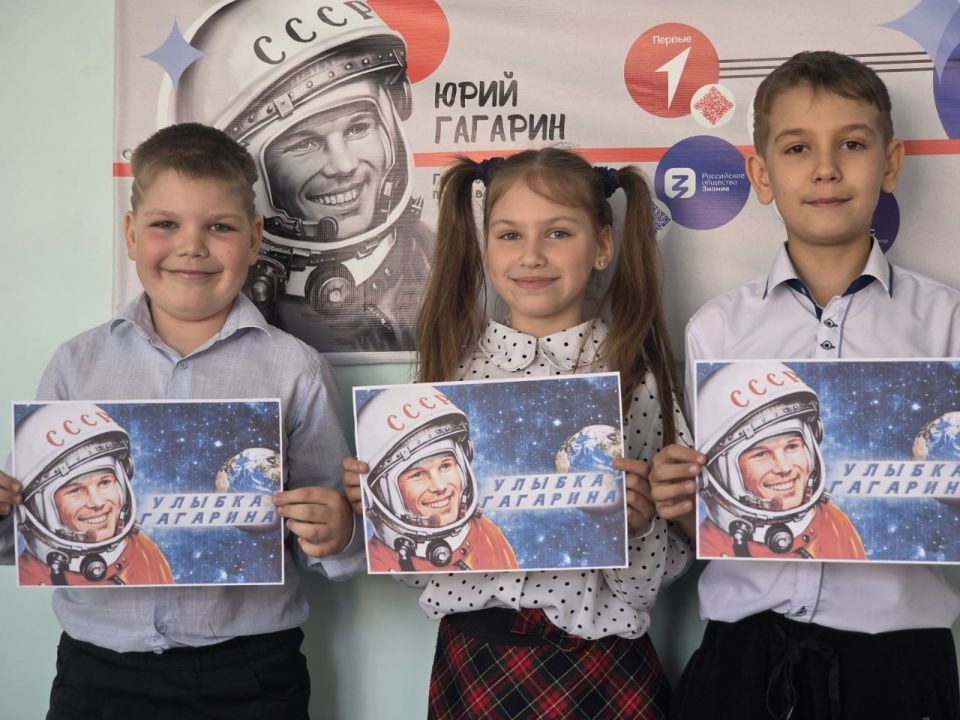 «Поехали!» с улыбкой. Обучающиеся ГБОУ "Школа №2 г.о. Дебальцево" присоединились к Всероссийской акции «Улыбка Гагарина» «Поехали!» с улыбкой. Обучающиеся ГБОУ "Школа №2 г.о. Дебальцево" присоединились к Всероссийской акции «Улыбка Гагарина»