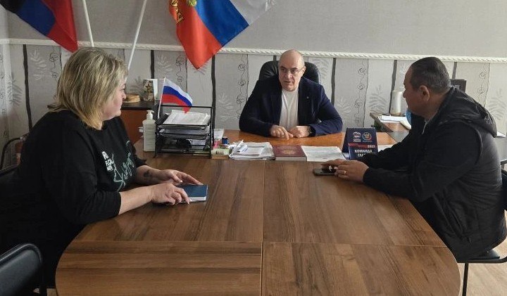 Первый заместитель главы администрации, Максим Вельма, встретился с сотрудниками Луганского территориального сектора управления по работе с территориальными органами