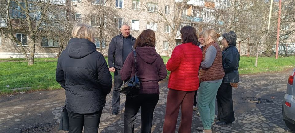 Провел встречу с жителями, где обсуждался вопрос завершения отопительного сезона Провел встречу с жителями, где обсуждался вопрос завершения отопительного сезона