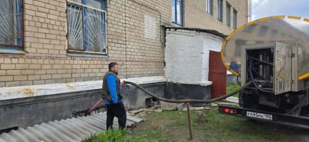 В рамках протокольного поручения Главы Республики Дениса Пушилина депутат Торезского городского совета Андрей Федченко проконтролировал подвоз воды в Государственное казенное общеобразовательное учреждение "Торезская...