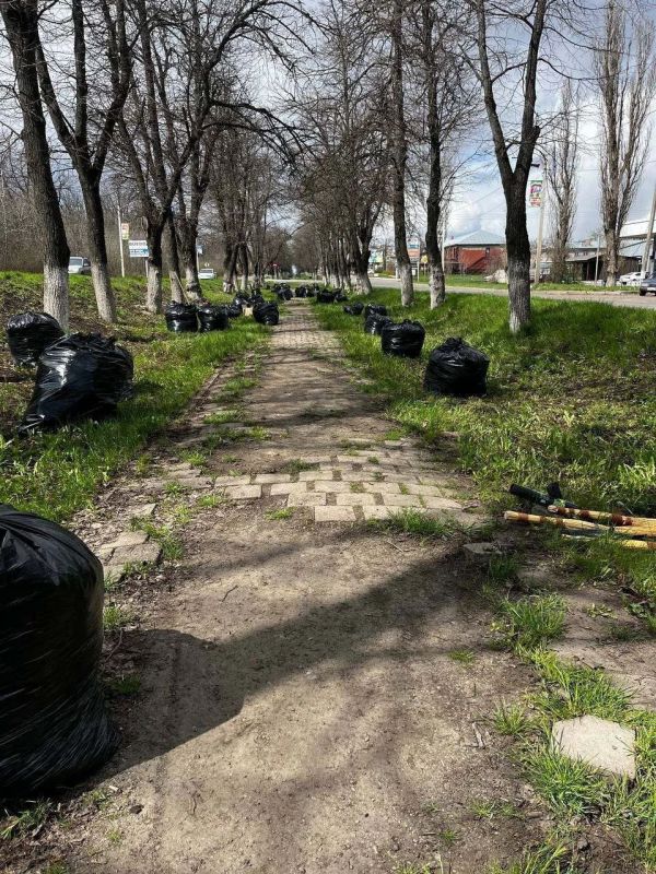 Очередной субботник проведён в Волновахе в рамках двухмесячника Очередной субботник проведён в Волновахе в рамках двухмесячника