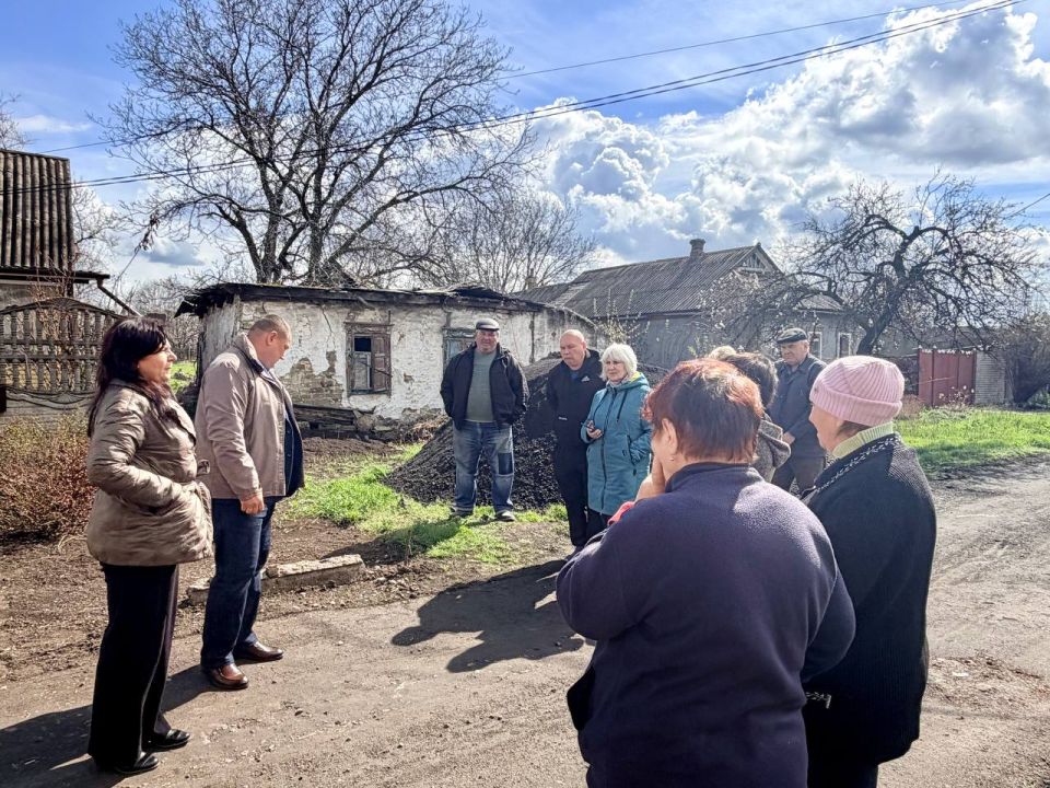 Сход граждан в Иловайске: депутат Виталий Песчанский встретился с жителями Сход граждан в Иловайске: депутат Виталий Песчанский встретился с жителями