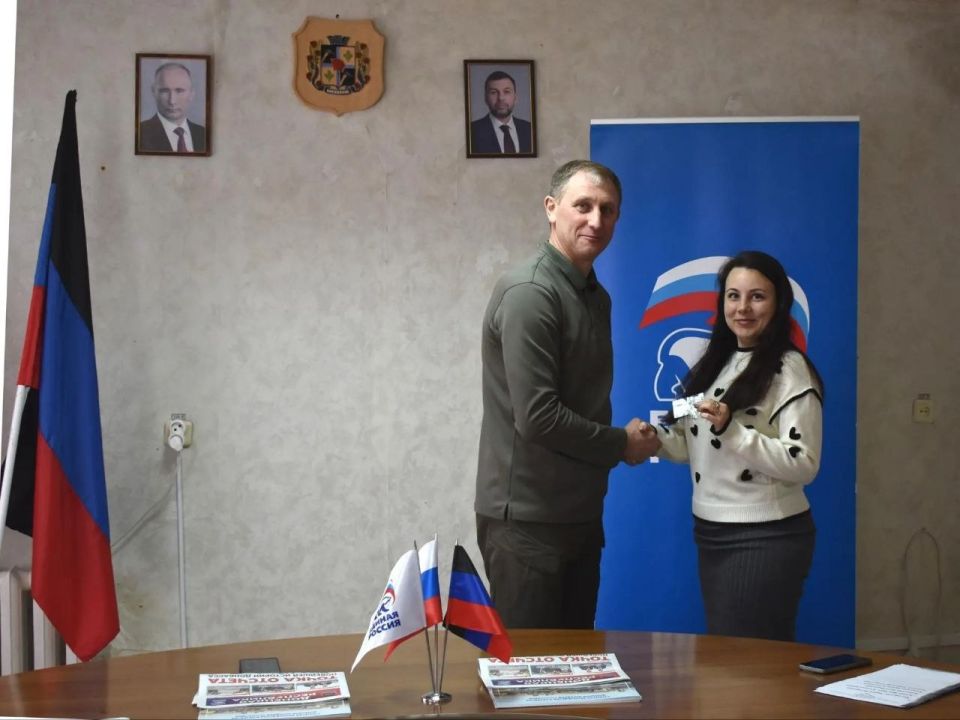 В Кировском прошло вручение партийных билетов единороссов В Кировском прошло вручение партийных билетов единороссов