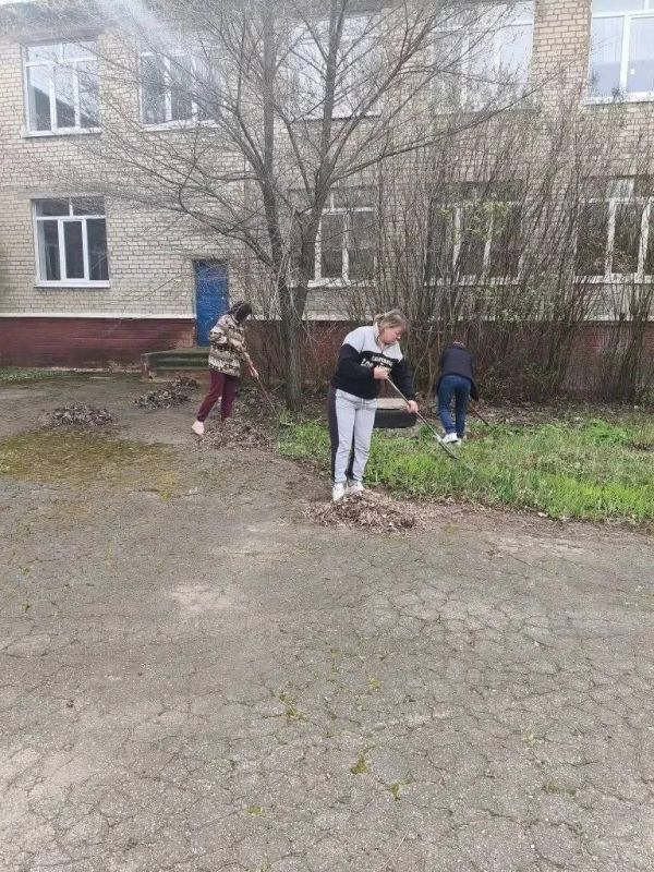 Роман Конев: В рамках партийного проекта «Единой России» «Донбасс — наш дом» под кураторством Алексея Муратова в Никитовском районе прошли мероприятия по благоустройству и санитарной очистке общественных пространств Роман Конев: В рамках партийного проекта «Единой России» «Донбасс — наш дом» под кураторством Алексея Муратова в Никитовском районе прошли мероприятия по благоустройству и санитарной очистке общественных пространств